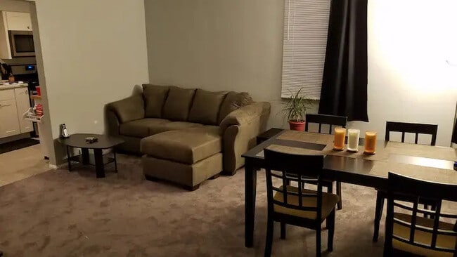 Family Room - 1350 Barr Ave