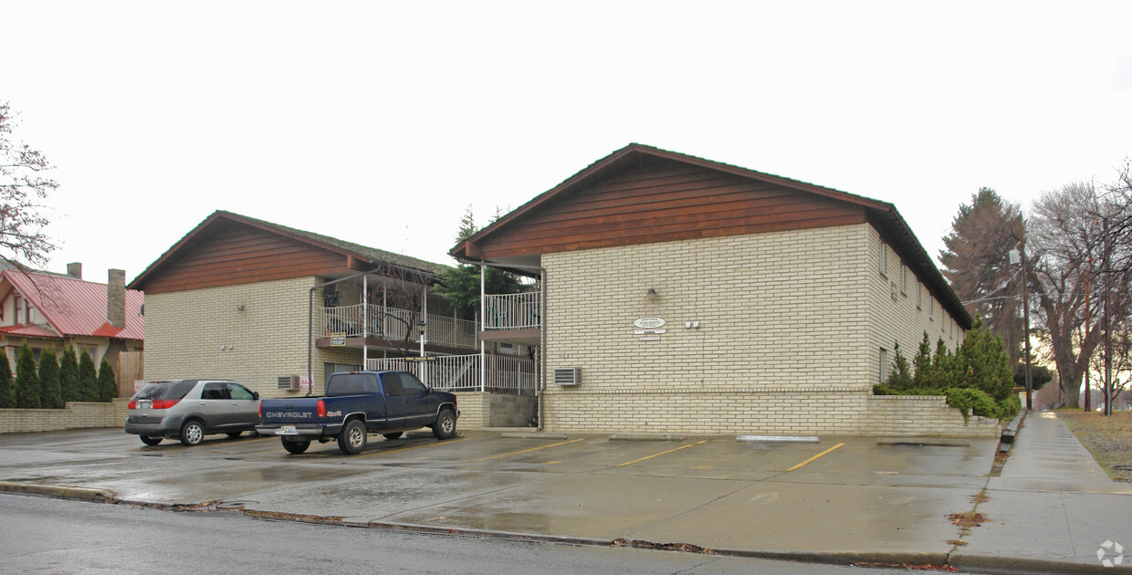 Primary Photo - 102 S 7th Ave