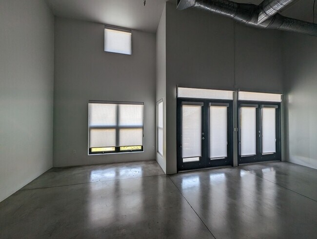 Building Photo - Artisan Lofts Stunner