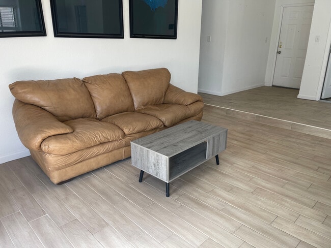 Foto del edificio - Room in House on Southwest Dr