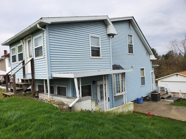 Building Photo - 384 Gilmore St