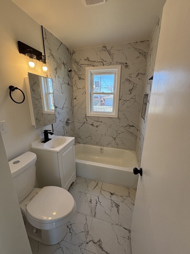 Foto del edificio - 354 Taney St