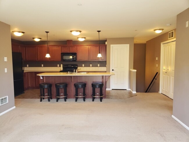 Building Photo - Two Bedroom Condo In Cordata Neighborhood