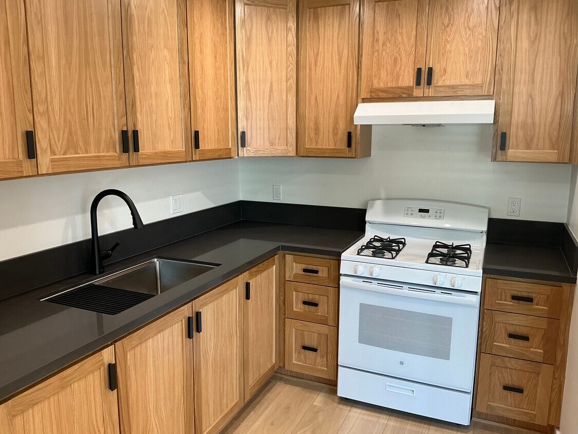 Foto principal - 3774 Tuller Ave