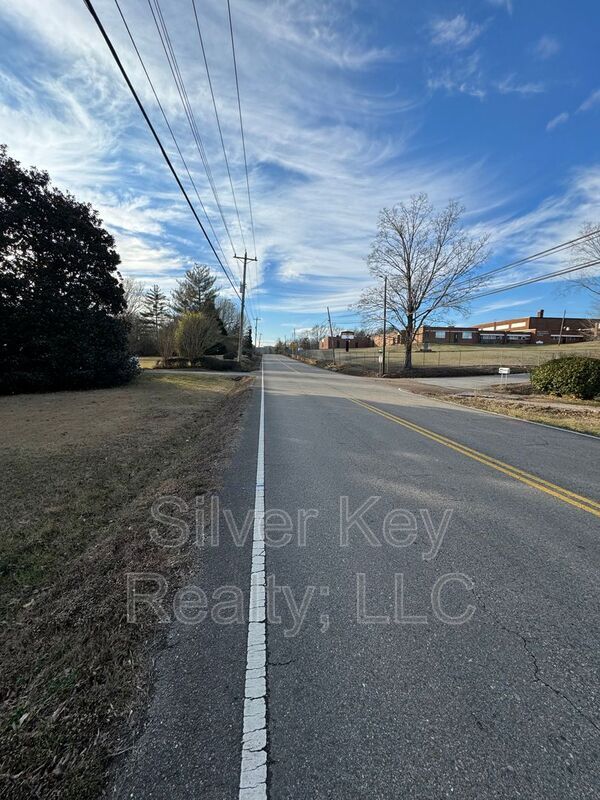 Foto del edificio - 241 W Memorial Dr