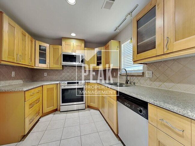 Foto del edificio - $2,600! Beautiful 3 Bed, 2 Bath home in Desirable Plano! Tour today!