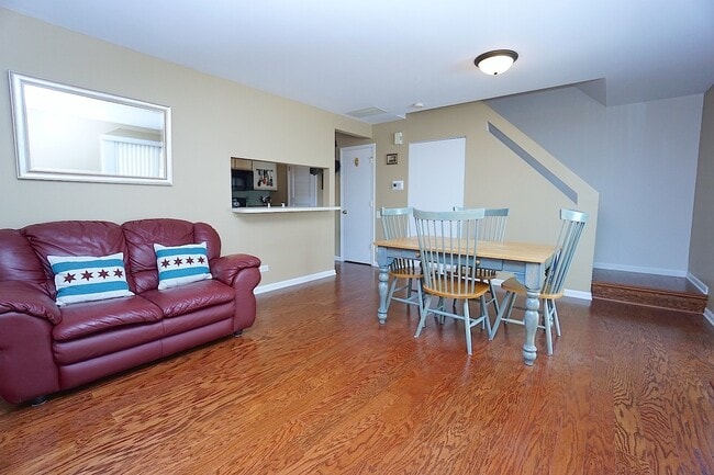 Building Photo - 412 Quaker Hill Ct