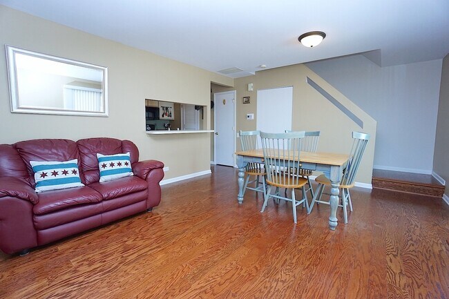 Foto del edificio - 412 Quaker Hill Ct
