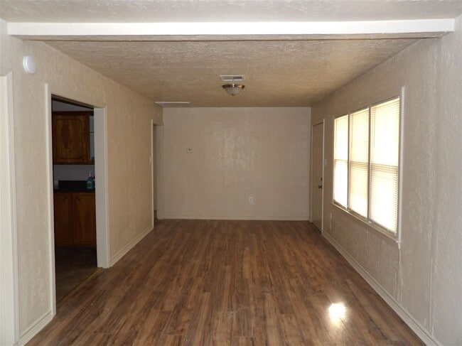 Building Photo - 1111 NW Andrews Ave