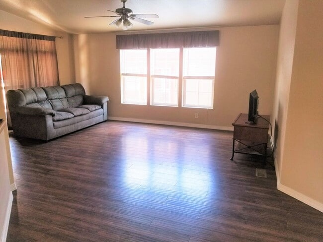 Building Photo - Great Location! 3 Bed, 2 Bath West-Flagsta...