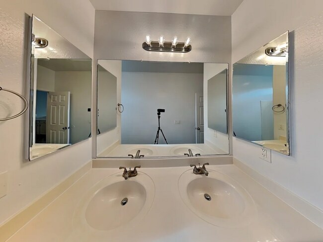 Foto del edificio - 8786 W Augusta Ave