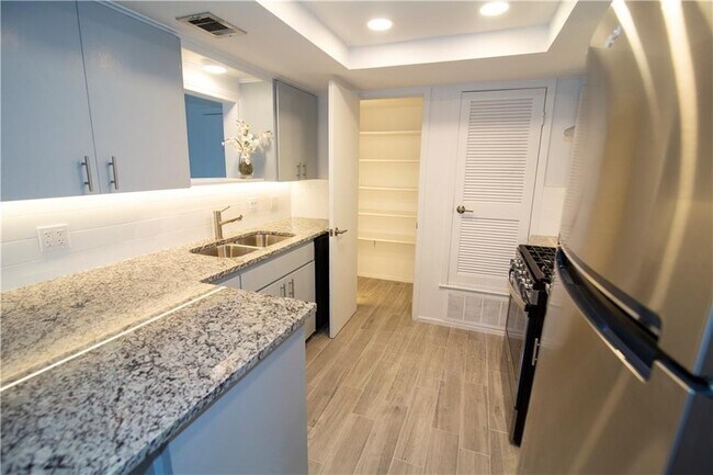 Foto del edificio - 3410 S Oak Dr