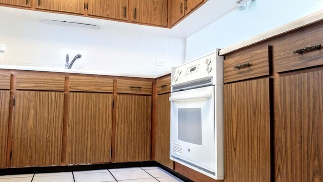 Building Photo - 5122 Likini St