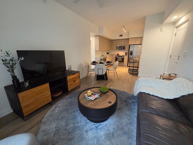 Foto del edificio - 685 W 72nd Pl