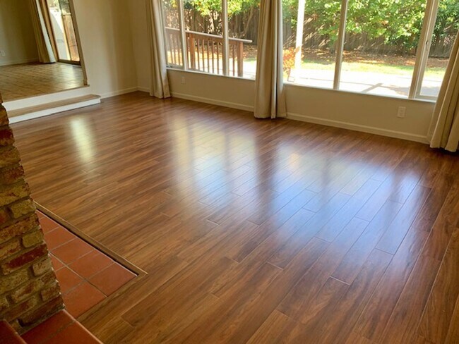 Building Photo - Spacious house with hardwood, handicap ramps, pet friendly, large garden with fruit trees