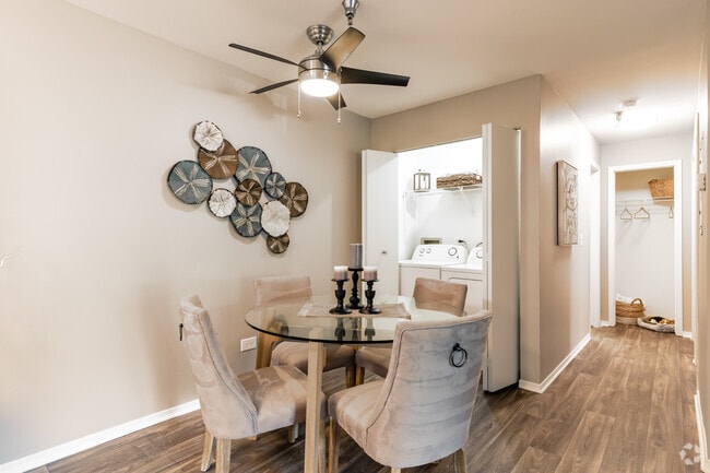 2 habitaciones, 2 baños - Comedor/lavandería - Hawthorn at Oakhurst