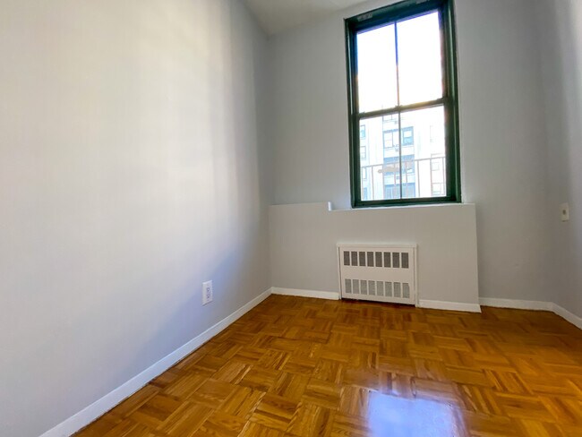 Foto del edificio - 528 E 79th St