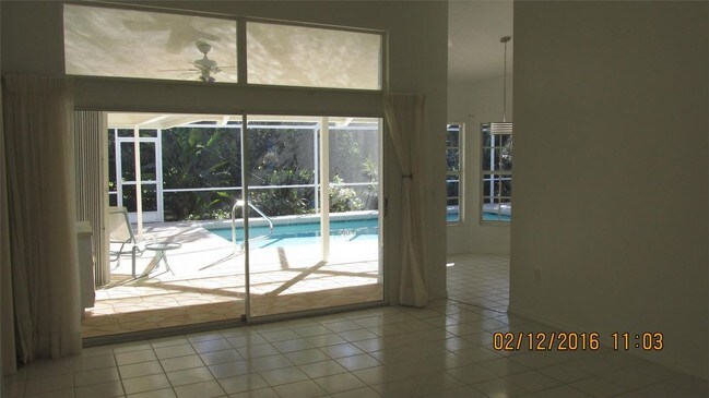 Building Photo - Laurel Woodlands 1104 Hoover
