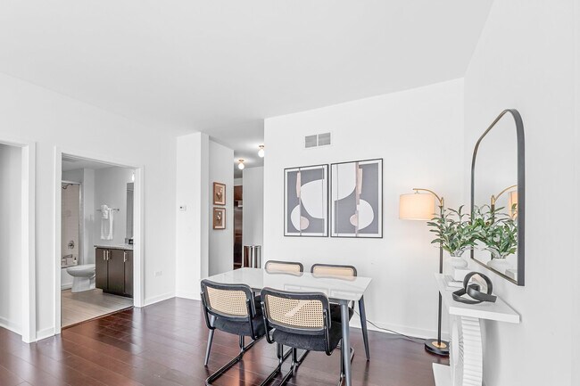 Foto del edificio - 1246 W Devon Ave