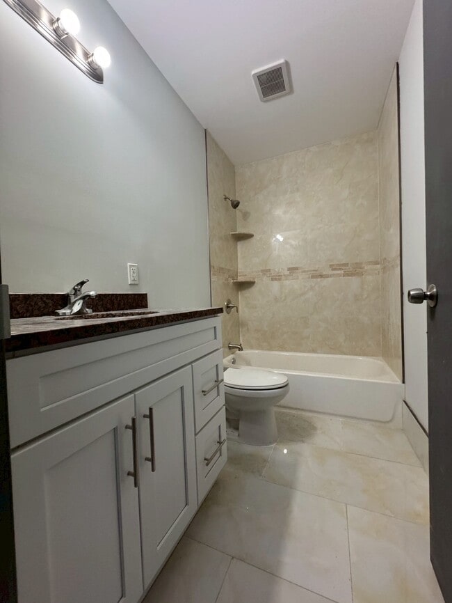 Studio Bath - 905 Arch St