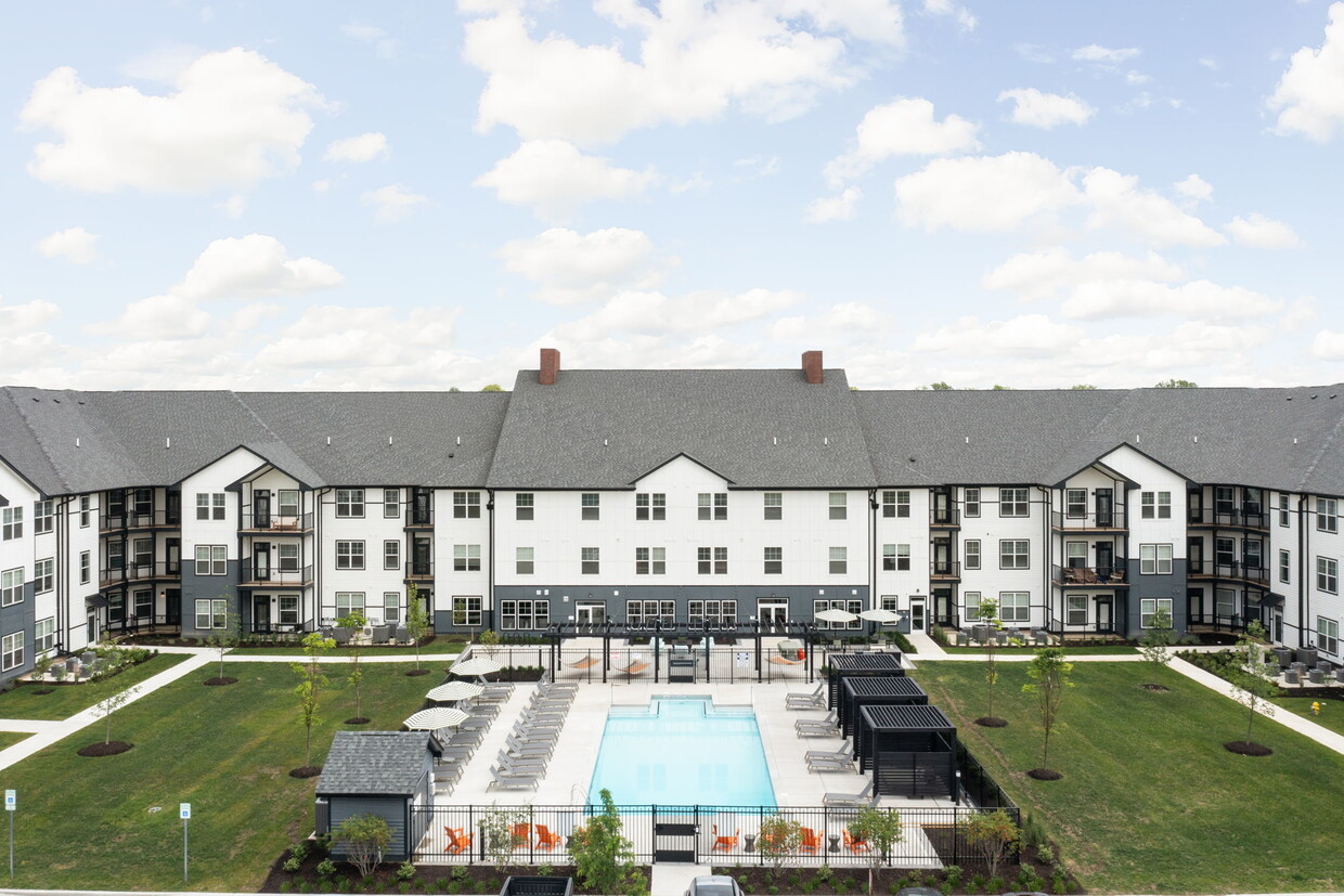 Foto principal - The Carlyle at Chatham Hills