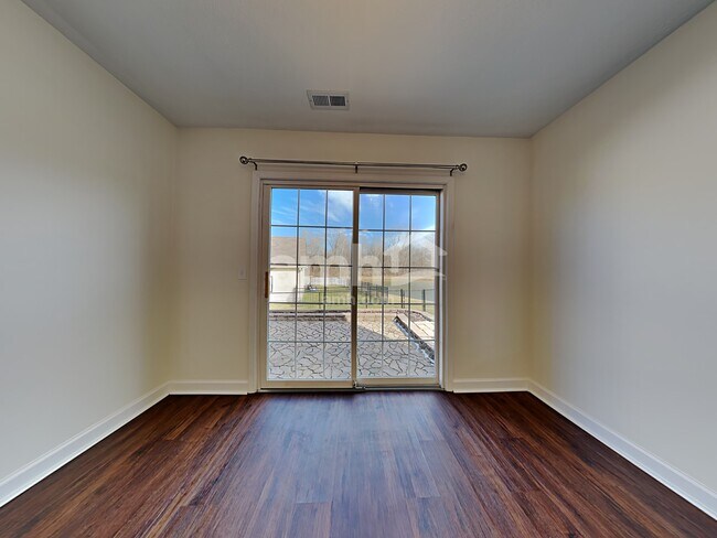 Foto del edificio - 15015 Silver Thorne Way