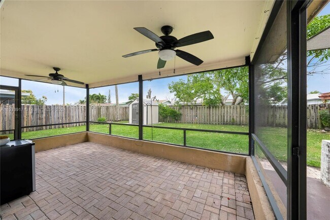 Foto del edificio - 9523 NW 26th St