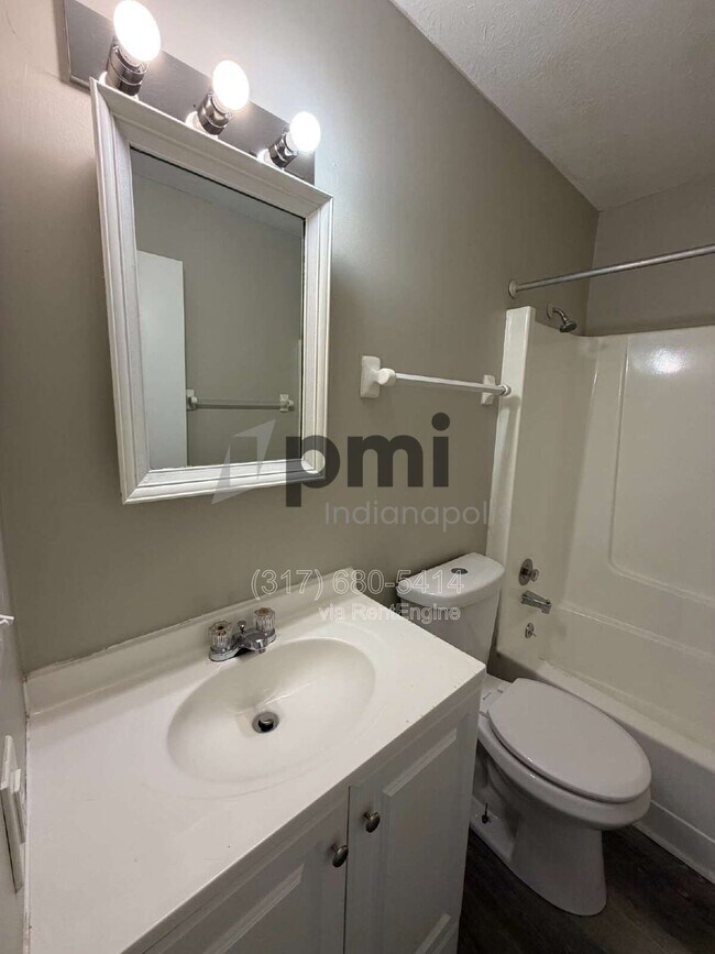 Foto del edificio - 828 Whitethorne Ave