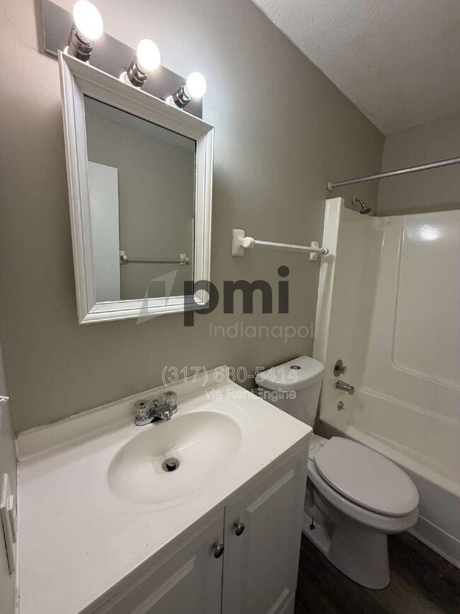 Building Photo - 828 Whitethorne Ave