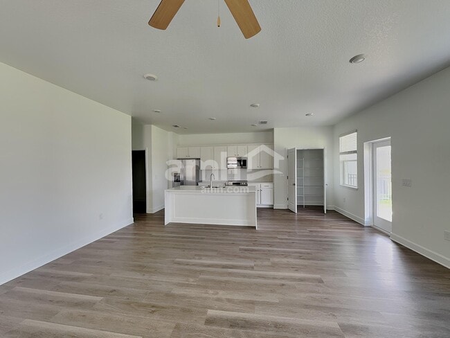 Building Photo - 16421 Cheyanne Ct