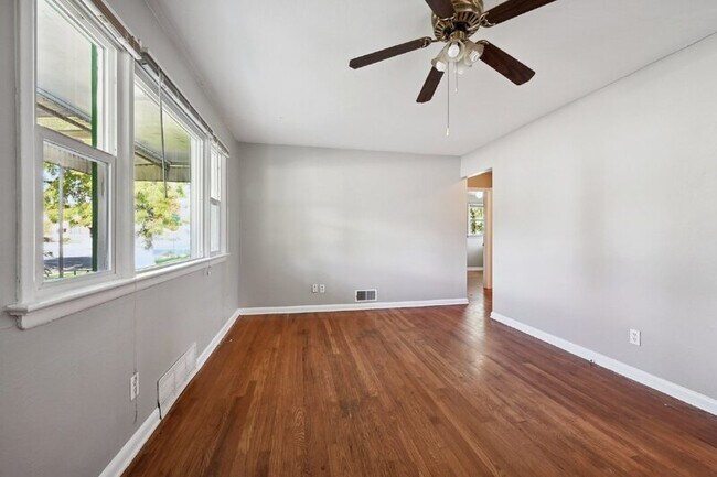 Building Photo - 1310 S Raleigh St