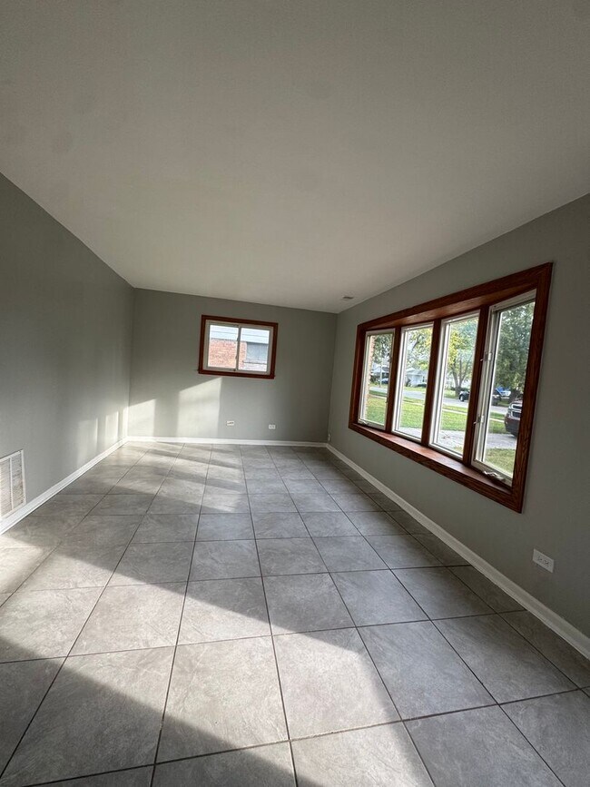 Foto del edificio - 2 Bedroom Ranch Home now available in Calu...