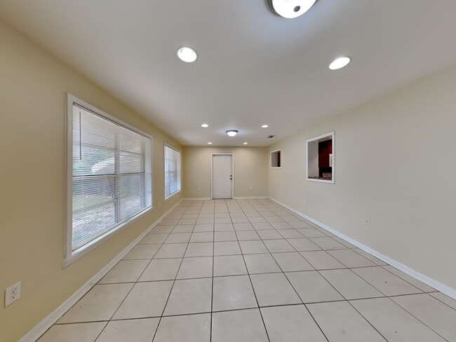 Building Photo - 6980 SW 30th St