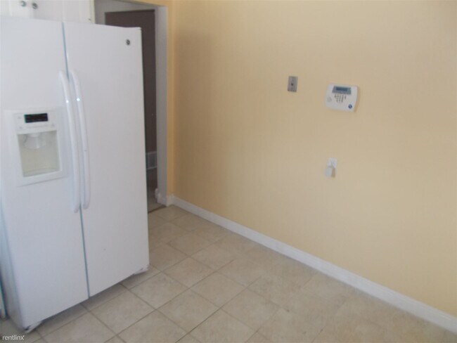 Building Photo - 3 br, 2 bath House - 7565 Southeastern Ave...