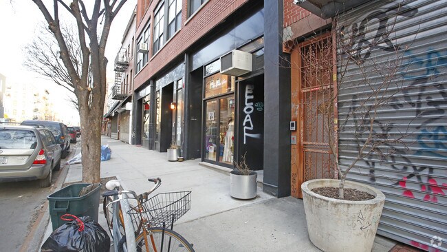 Building Photo - 199 Grand St