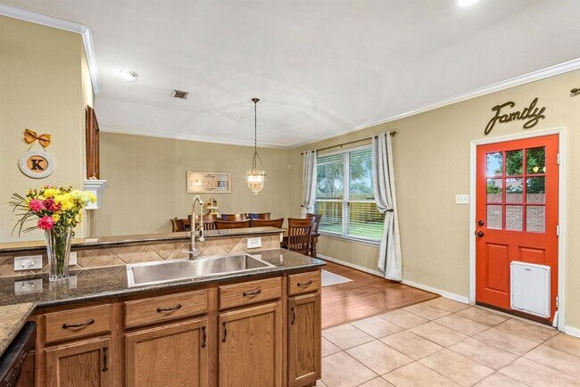 Foto del edificio - 2710 Golden Creek Ln