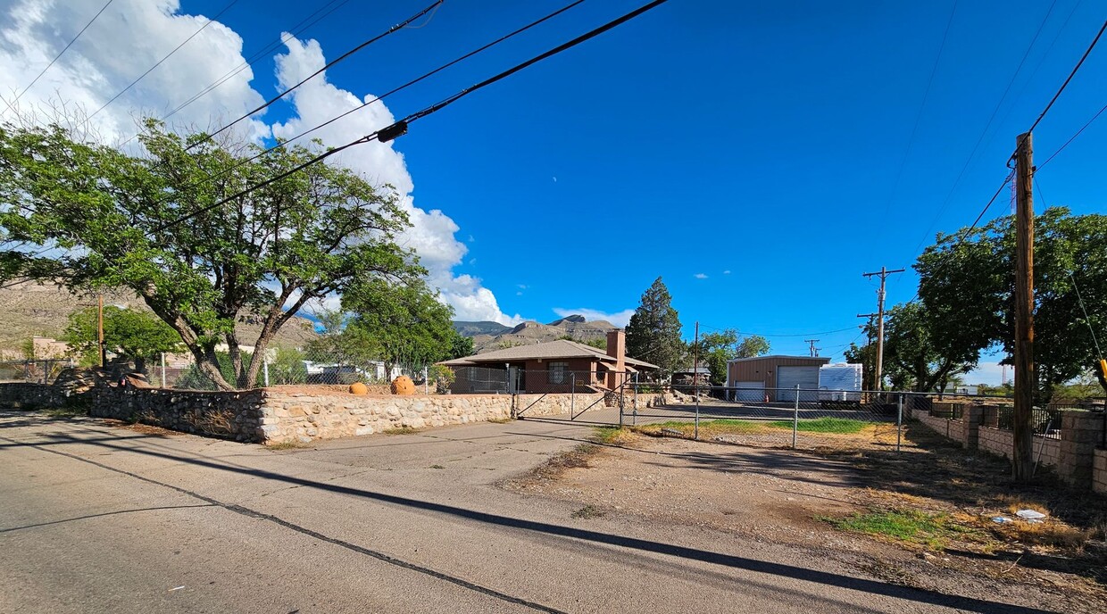 Primary Photo - Beautiful Retro 3 Bd/2Ba Home Ready Lookin...