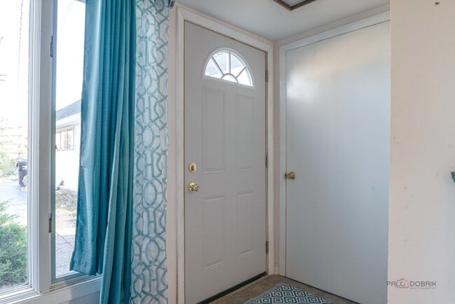 Building Photo - 443 N Main St