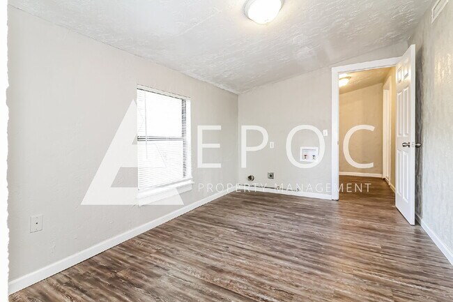 Foto del edificio - 705 E Hughbert St