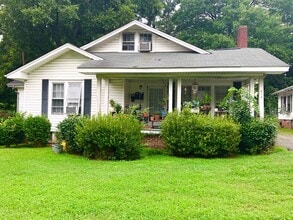 Building Photo - 912 Lexington Ave