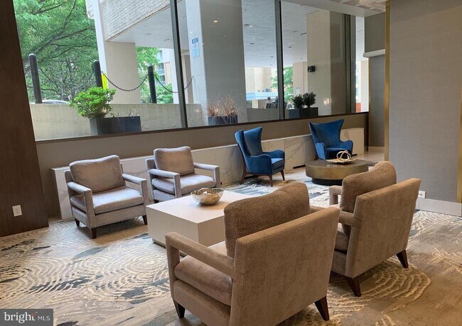 Foto del edificio - 5500 Friendship Blvd