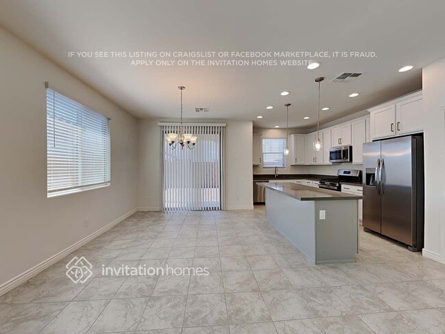 Building Photo - 14427 W El Cortez Pl
