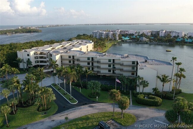 Foto del edificio - 221 NE Plantation Rd