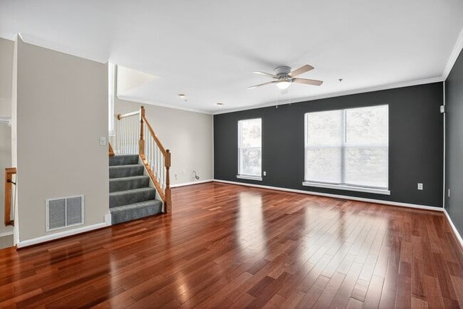Foto del edificio - Lovely End Unit 3-Level Townhome in Kingsv...