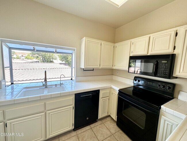 Foto del edificio - 672 Indian Oak Ln