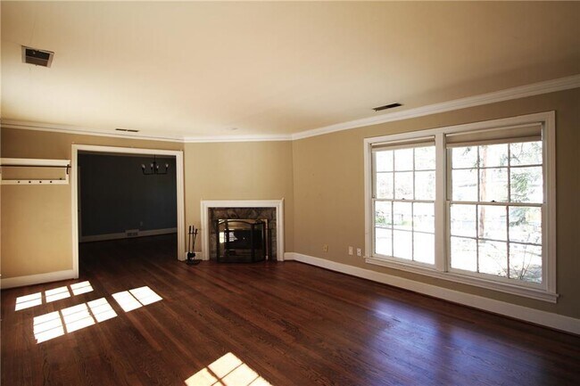 Building Photo - 2054 E Roxboro Rd NE