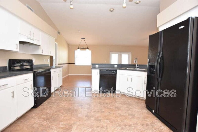 Building Photo - 2830 Hickory Ridge Dr