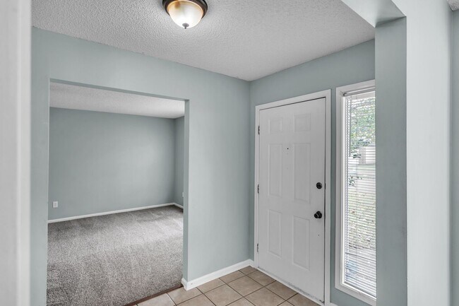 Foto del edificio - Beautiful 3 bedroom/ 2 bathroom home in Ch...
