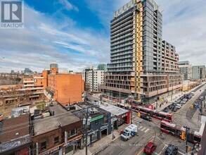 Building Photo - 270-270 Dufferin St