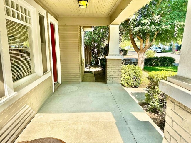 Building Photo - 3 br, 1 bath House - 1249 N Harrison Ave